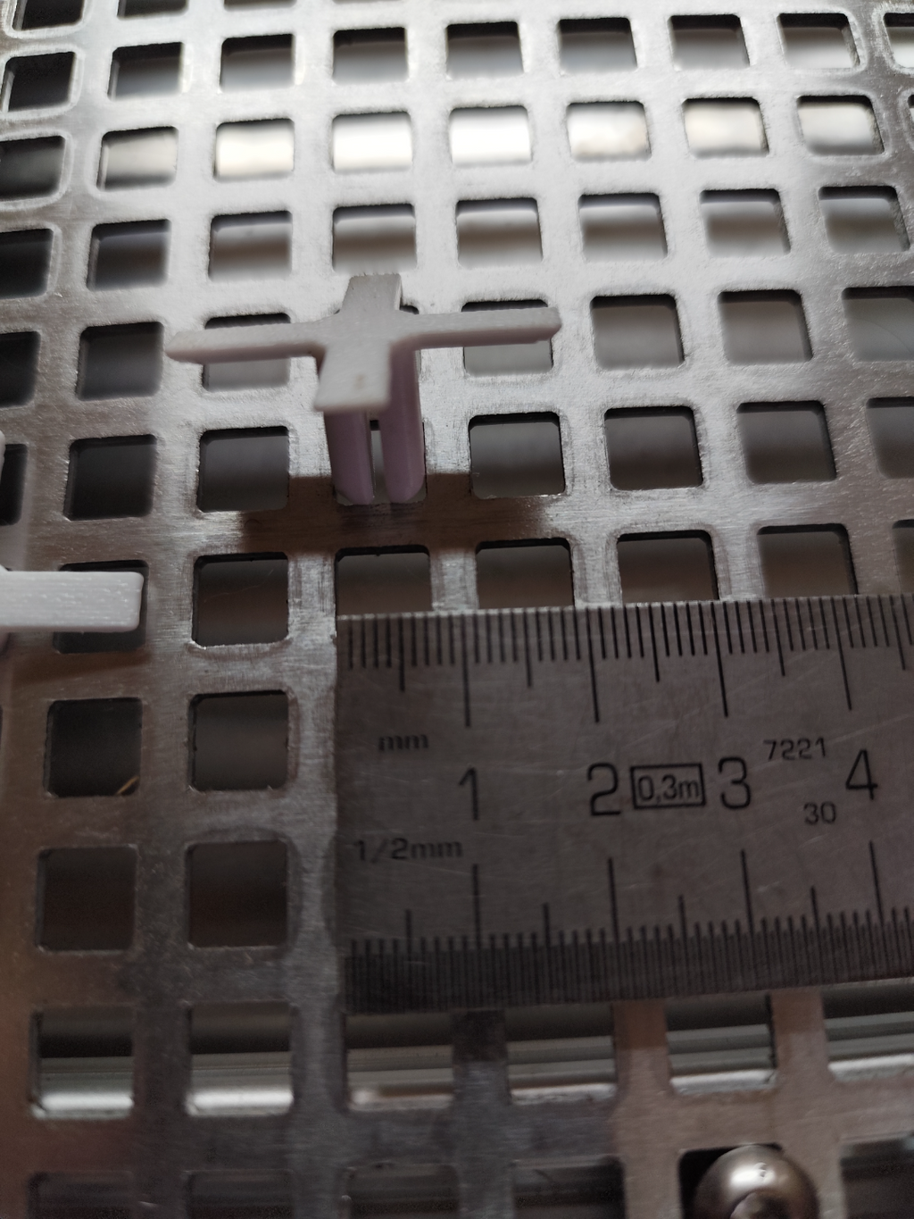 Hold down clamp for DIY laser bed (8mm squares)