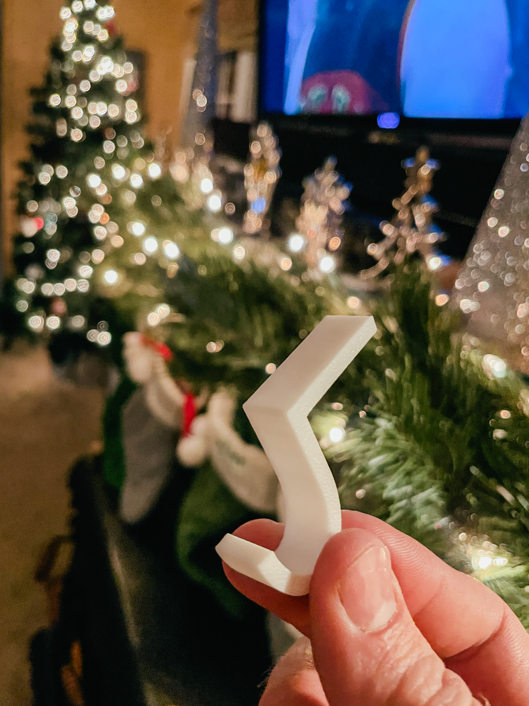 Mantle Garland Hanger