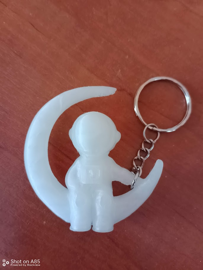 Astronaut on a croissant - keychain