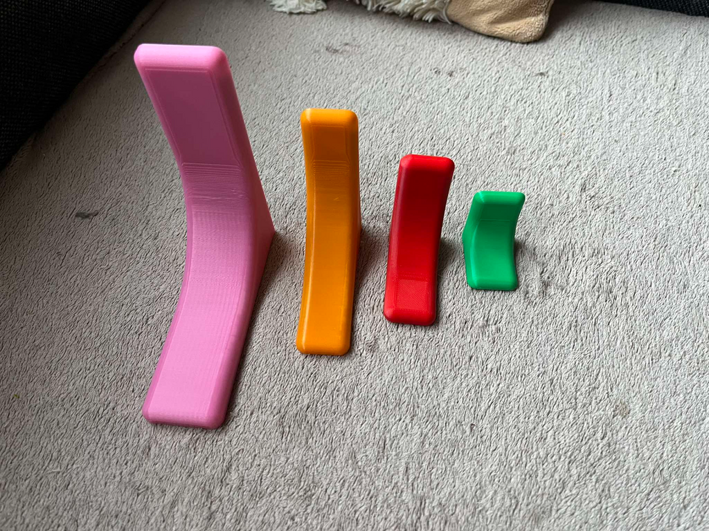 Brackets with covers, consoles with shelf covers