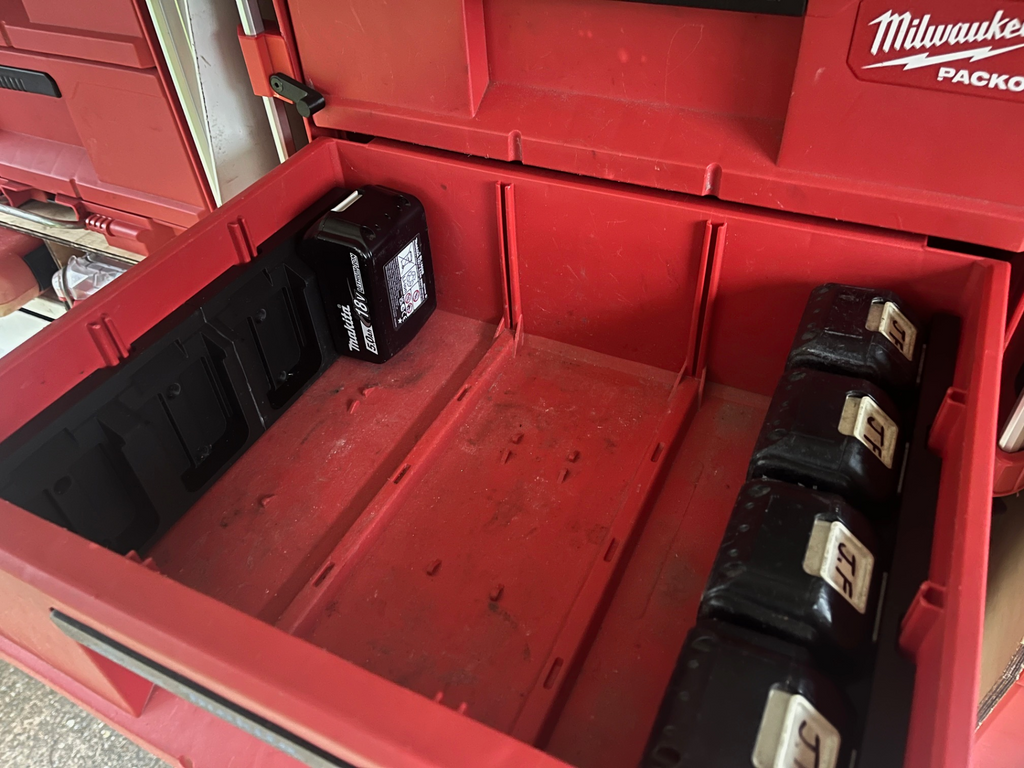 Makita 18v Battery Rack For Deep Packout Draw