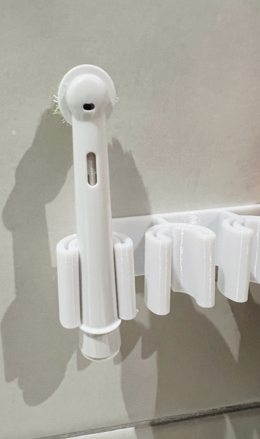 Toothbrush head holder for OralB