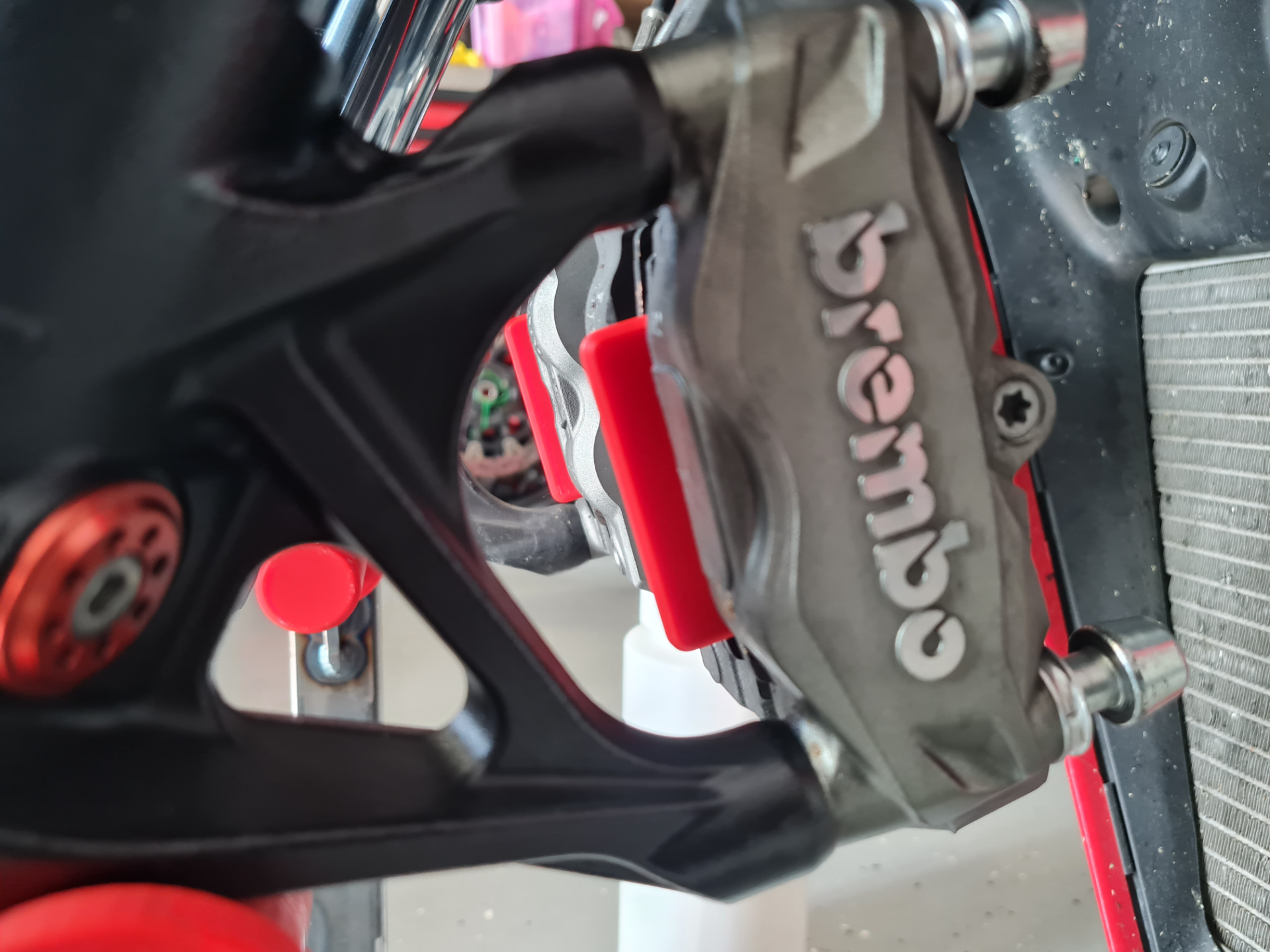 Brake pads spacer