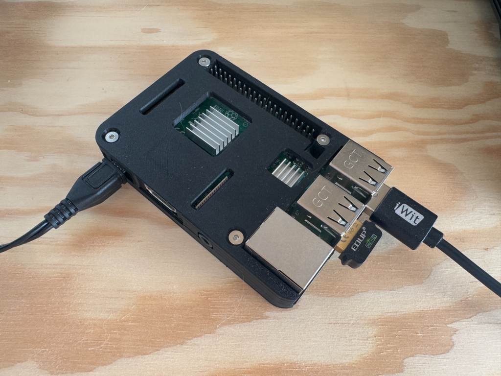 Raspberry pi 3 Model B case with heatsink window