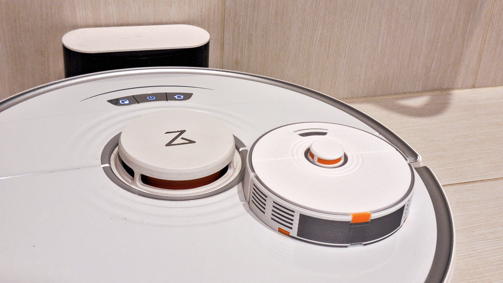 Robot vacuum dust cover