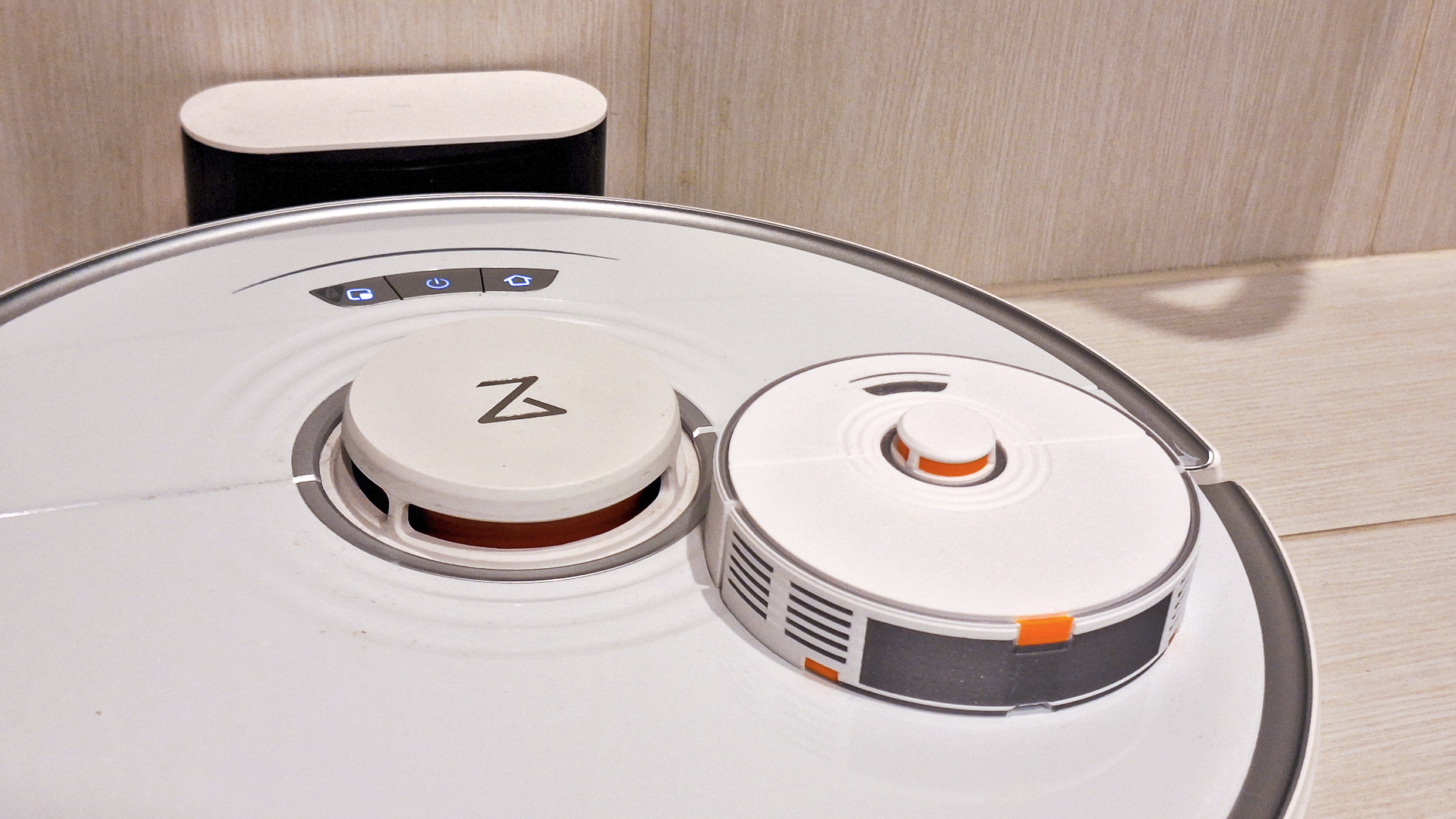 Robot vacuum dust cover