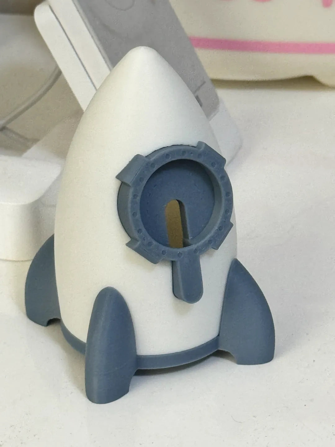 Apple Watch火箭形状充电底座
