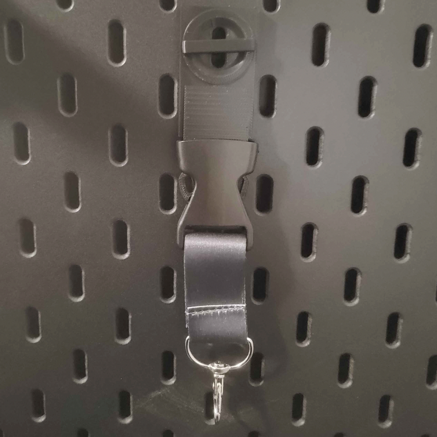 Skadis Twist Clip Lanyard Hanger