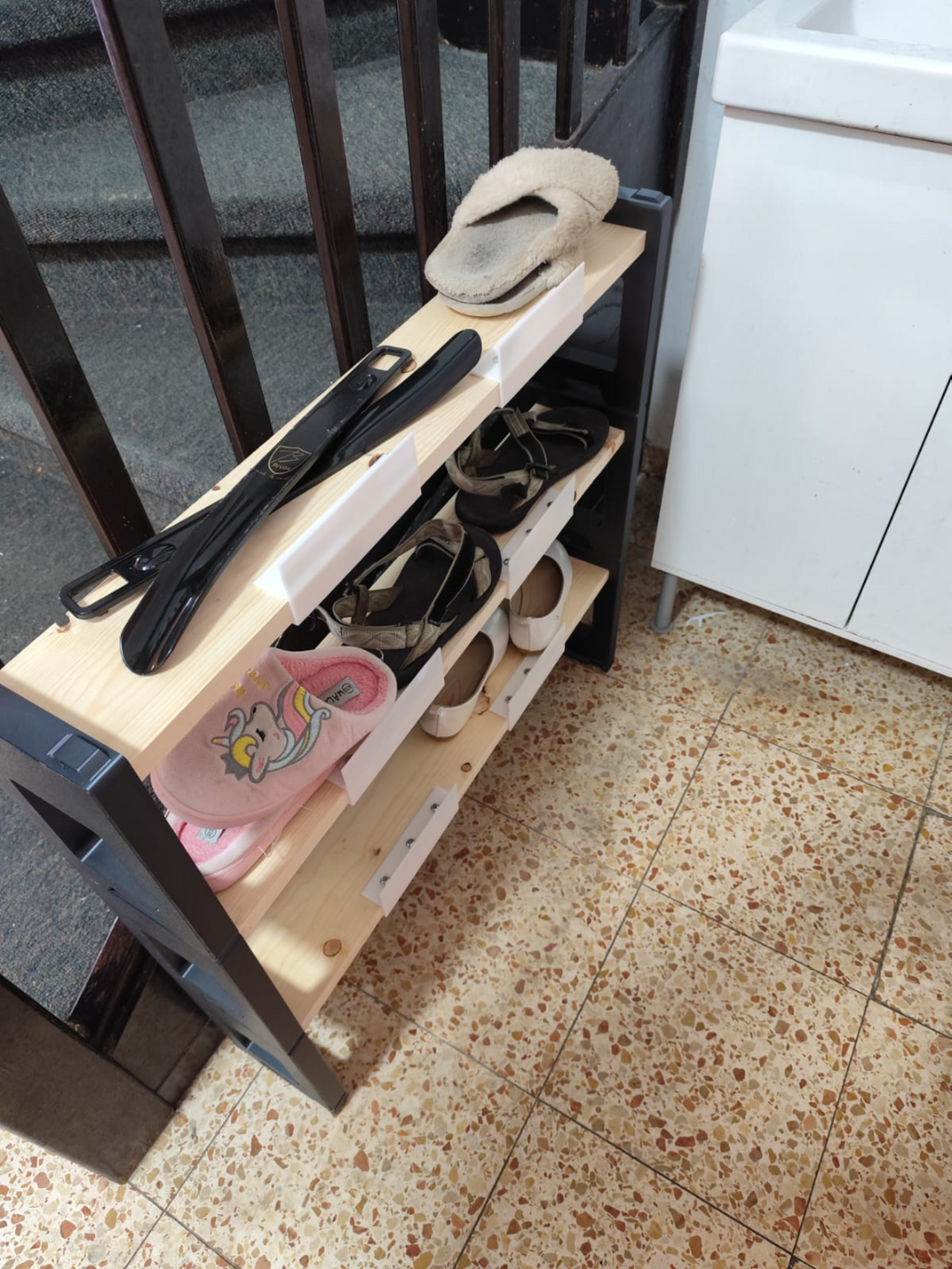 Modular shoe rack / stackable shelves