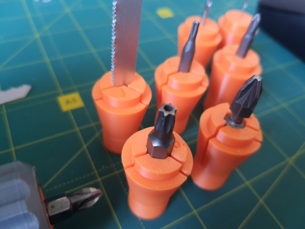Universal ergonomic screwdriver