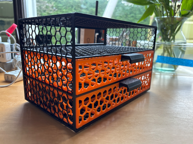 Gridfinity case and drawer with honeycomb pattern