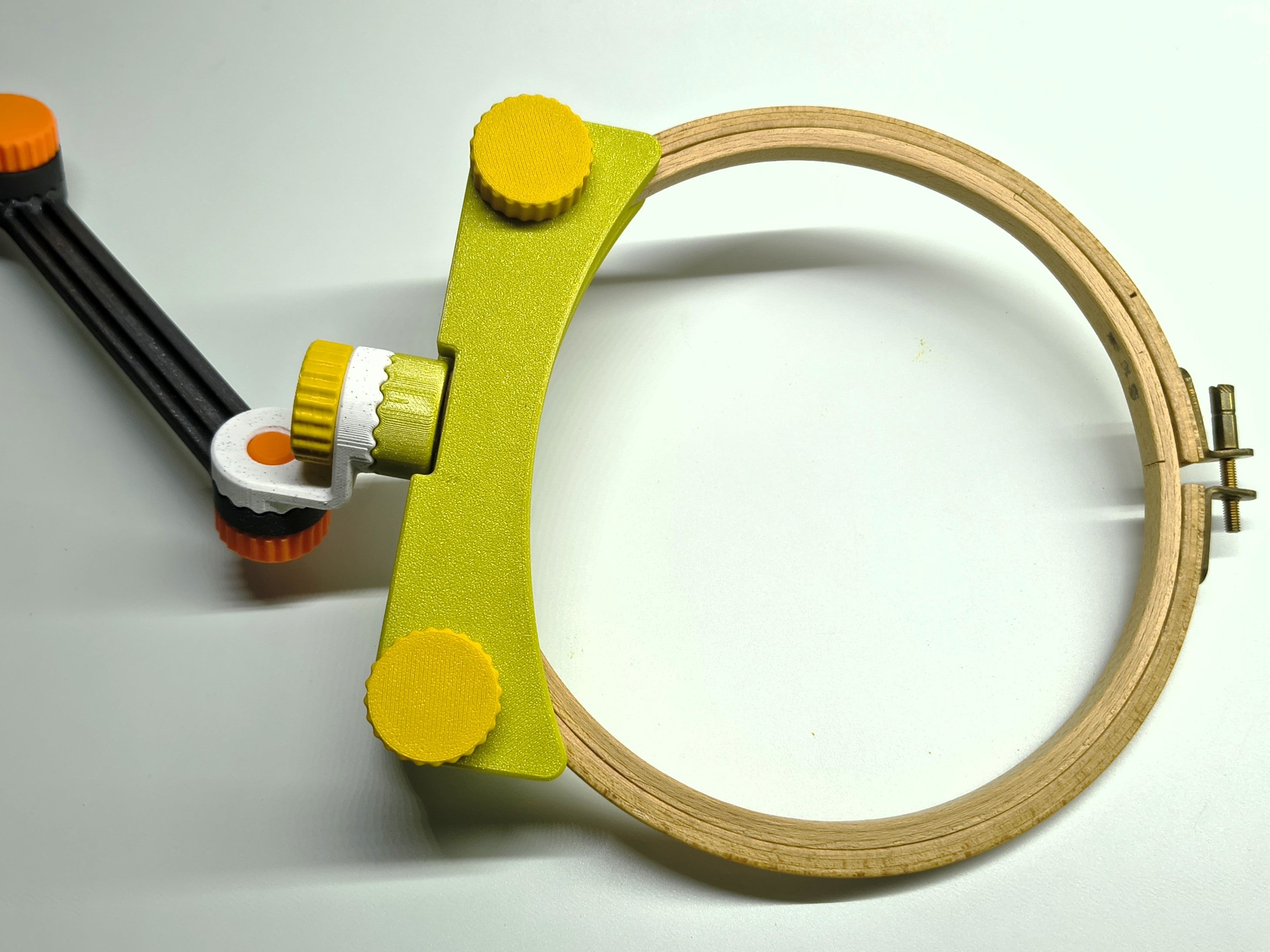 Embroidery hoop holder
