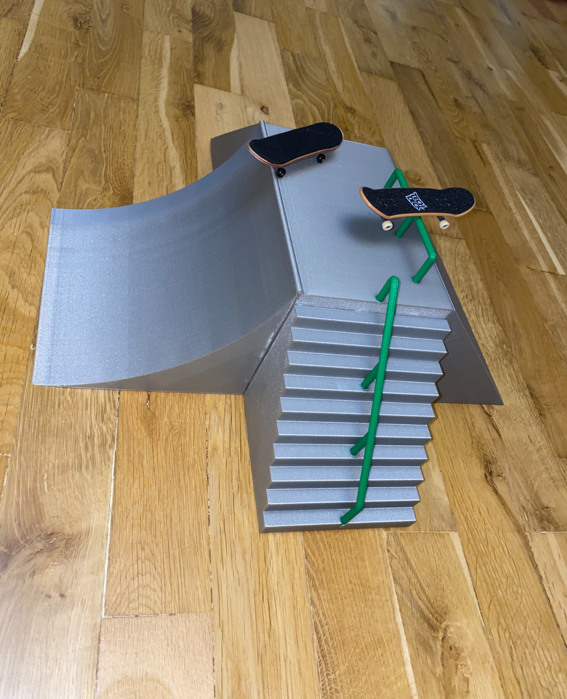 Finger skateboard ramp