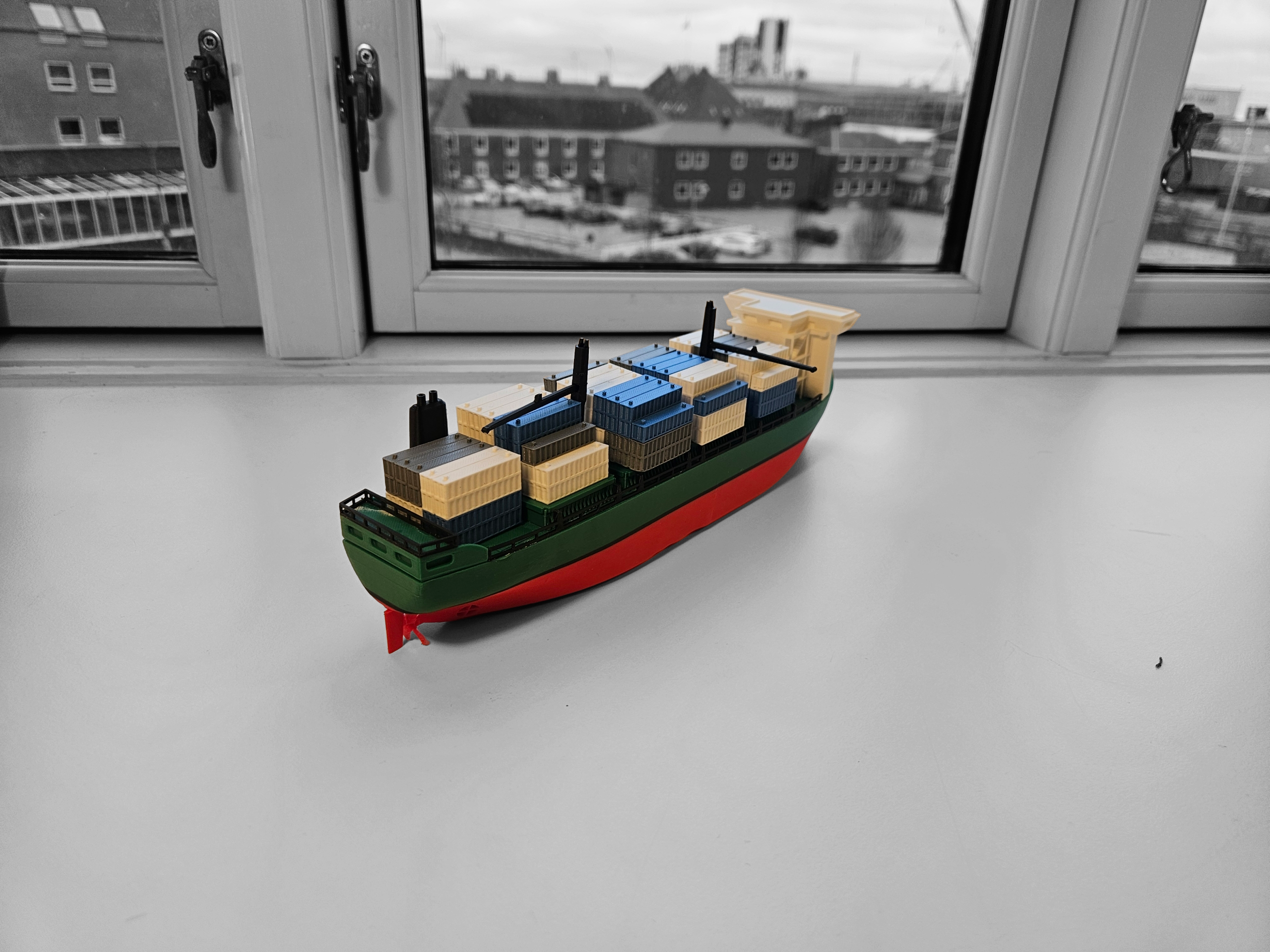 Small container ship 1:400