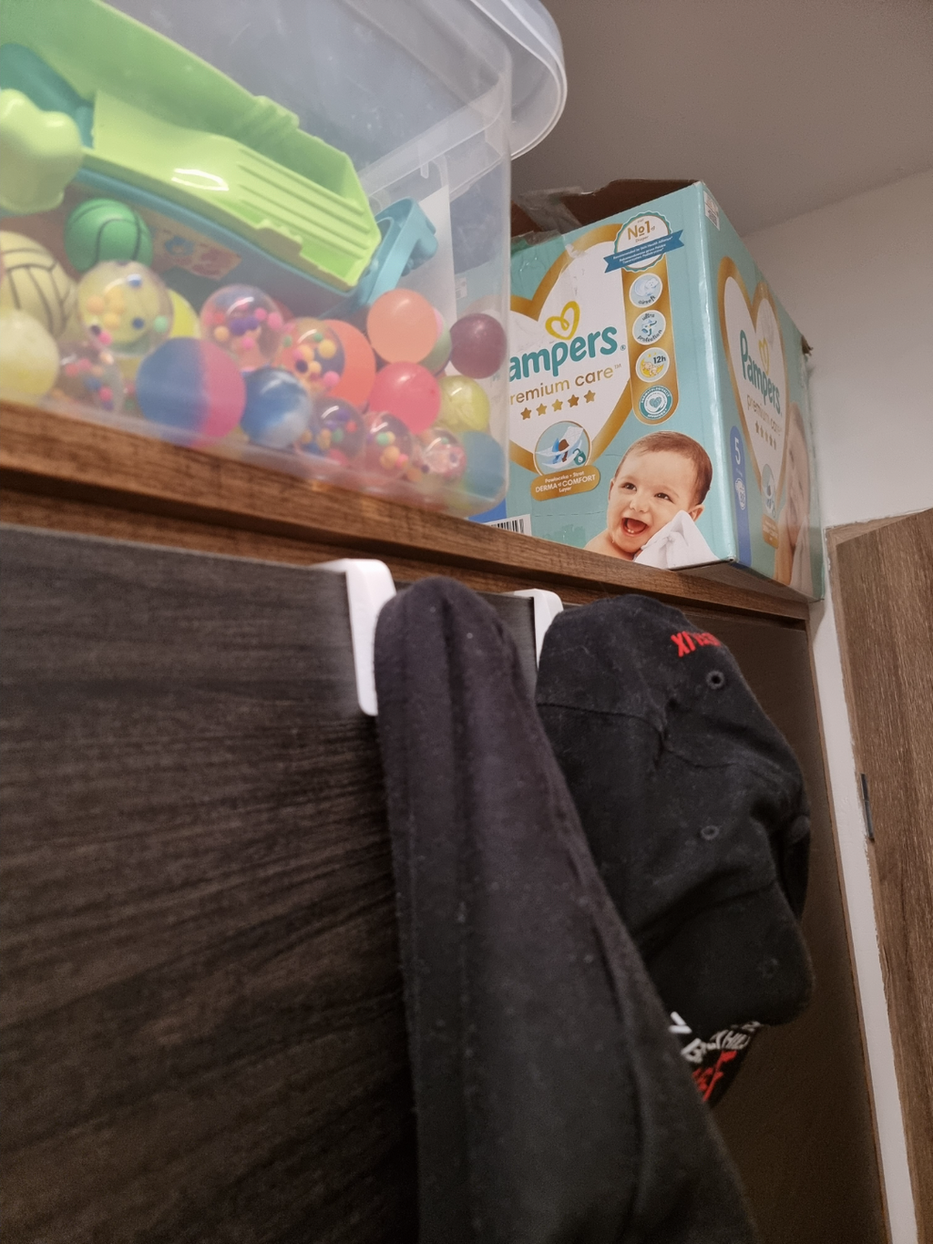 WARDROBE HANGER