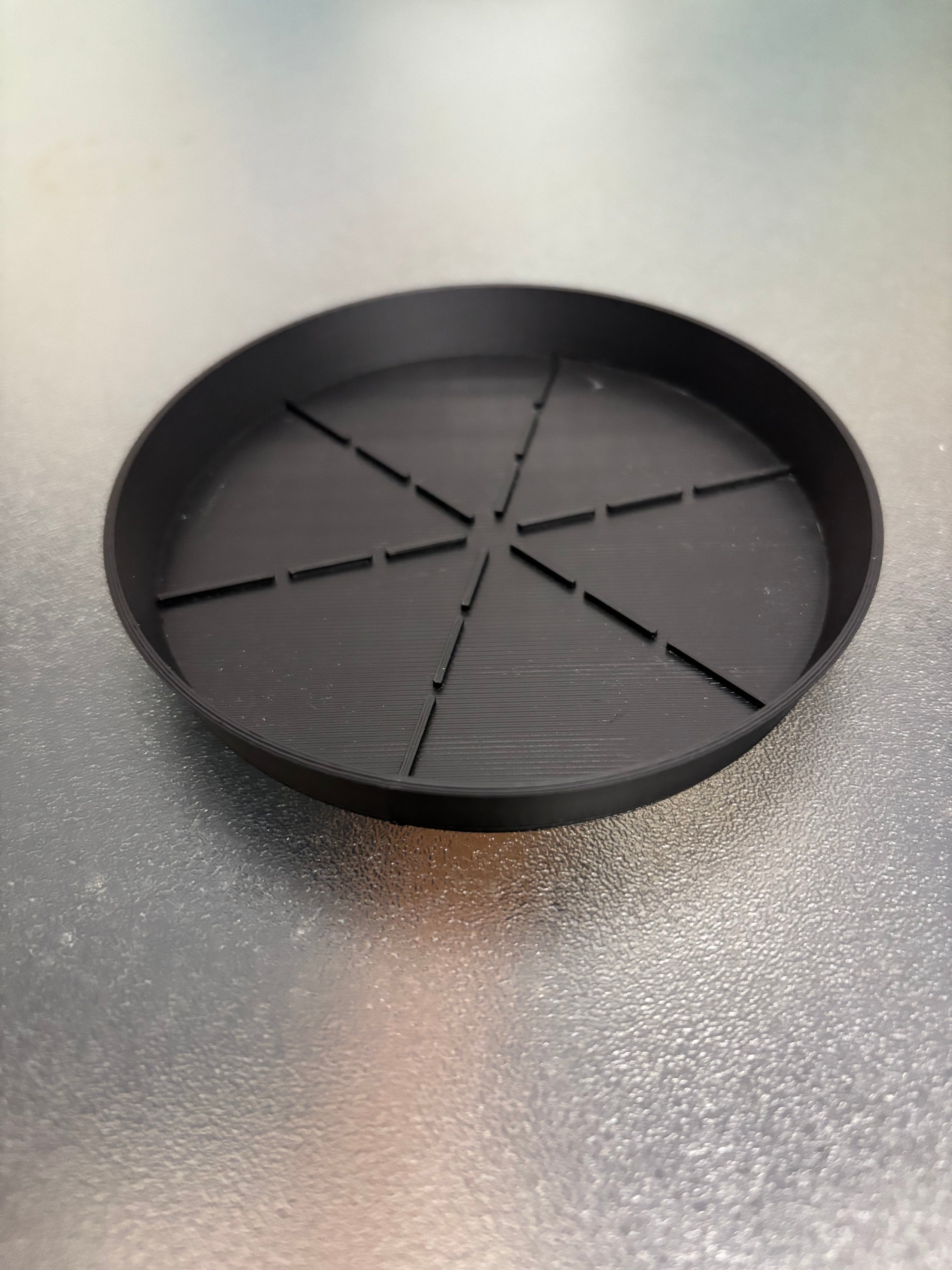 Flower pot tray