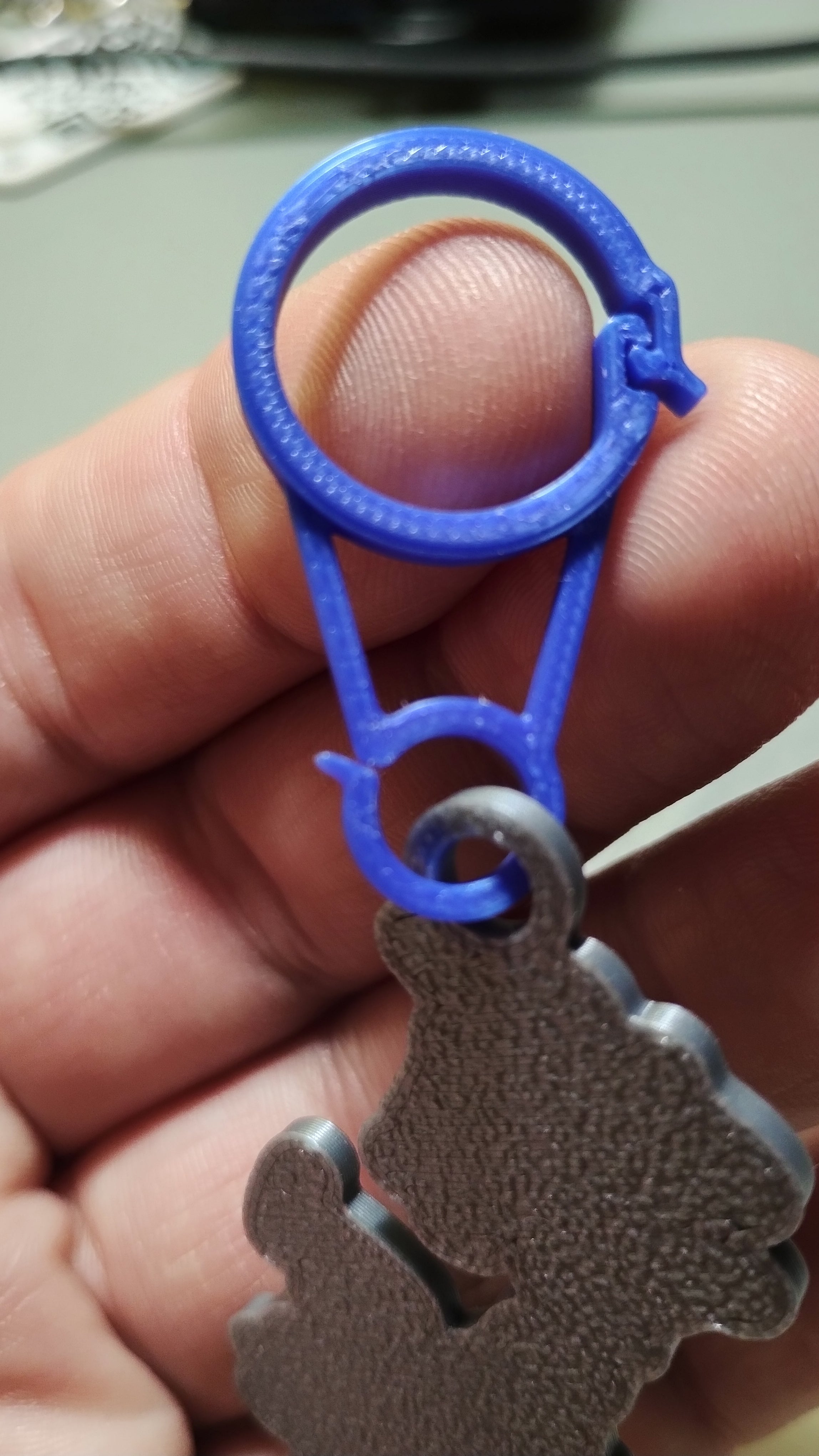 Carabiner for pendants