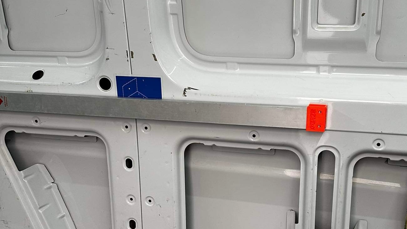 Spirit level wall mount