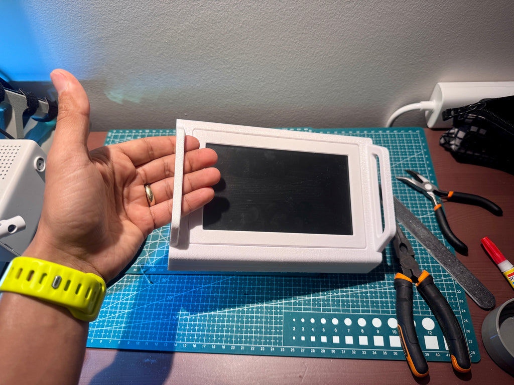 Raspberry Pi 4 and 7" display case