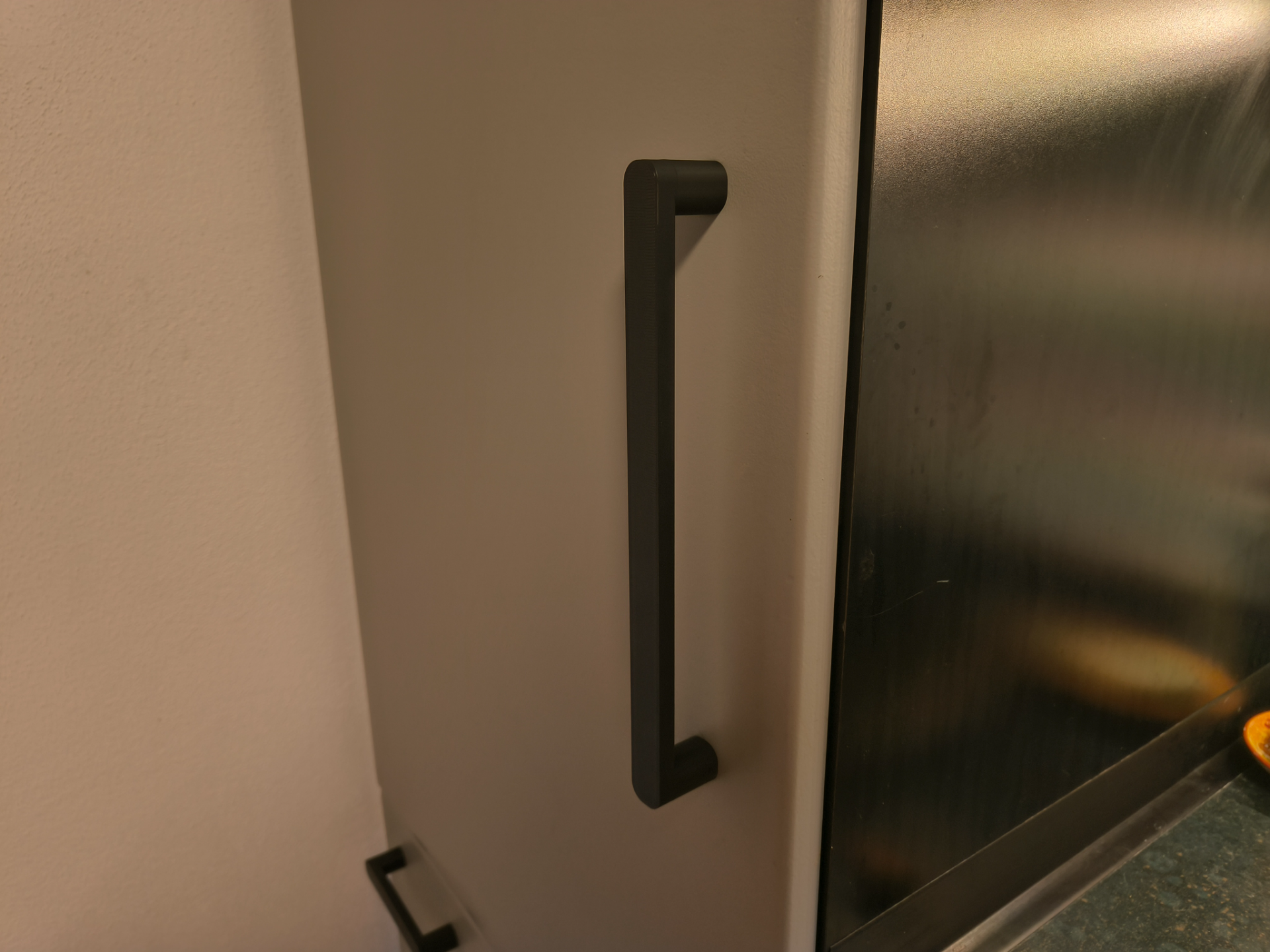 Simple Drawer or Cabinet Handle