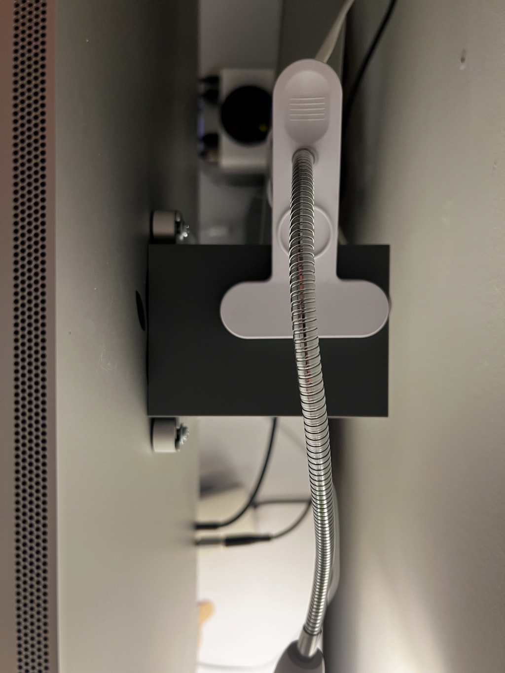 Apple Studio Display VESA shelf