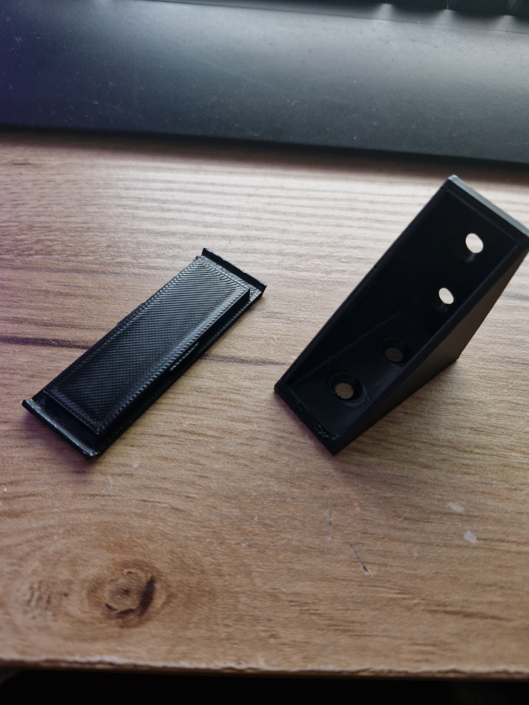 Winkel mit Deckel / Bracket with lid