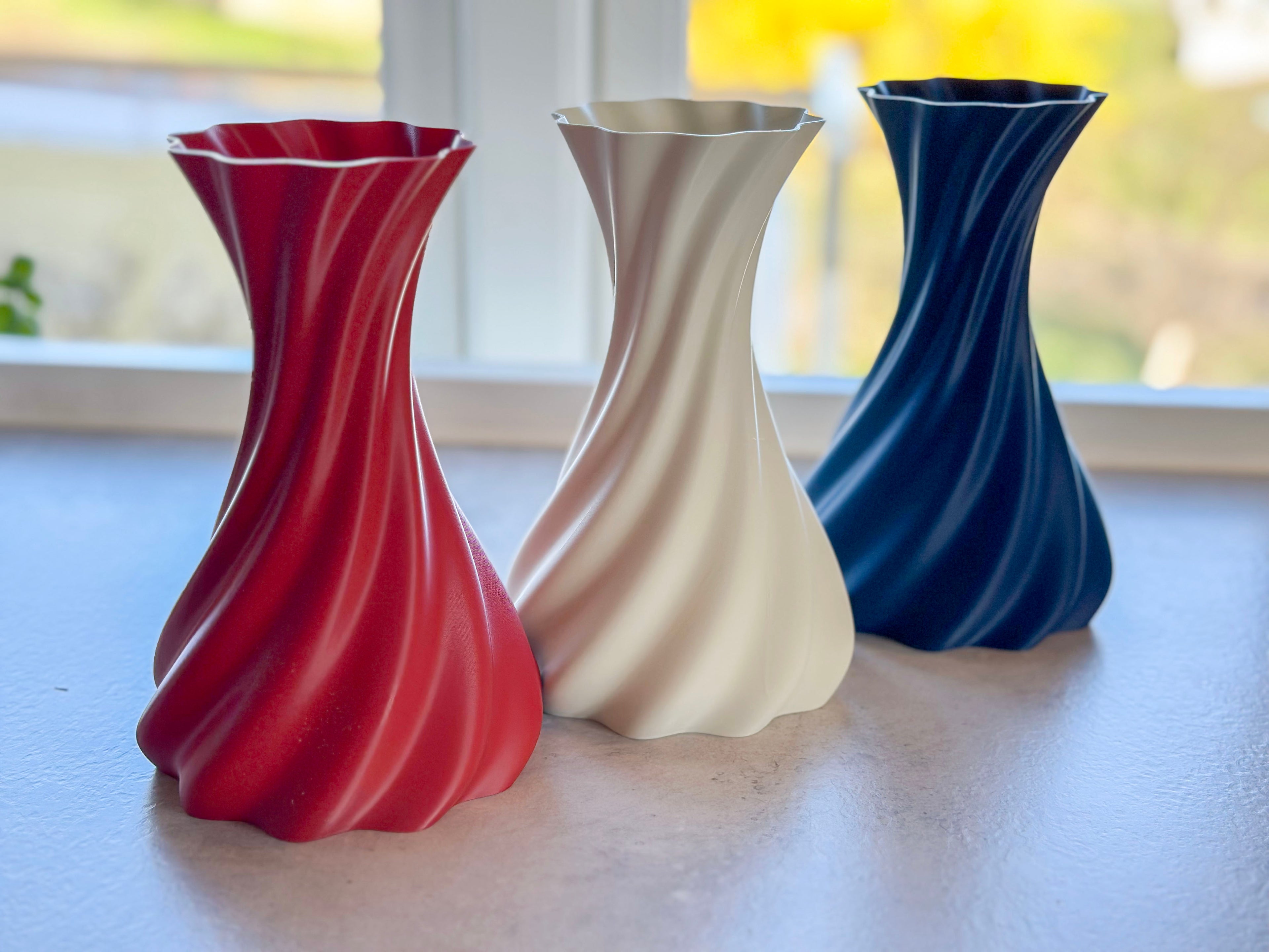 Spiral vase, wide flat bottom