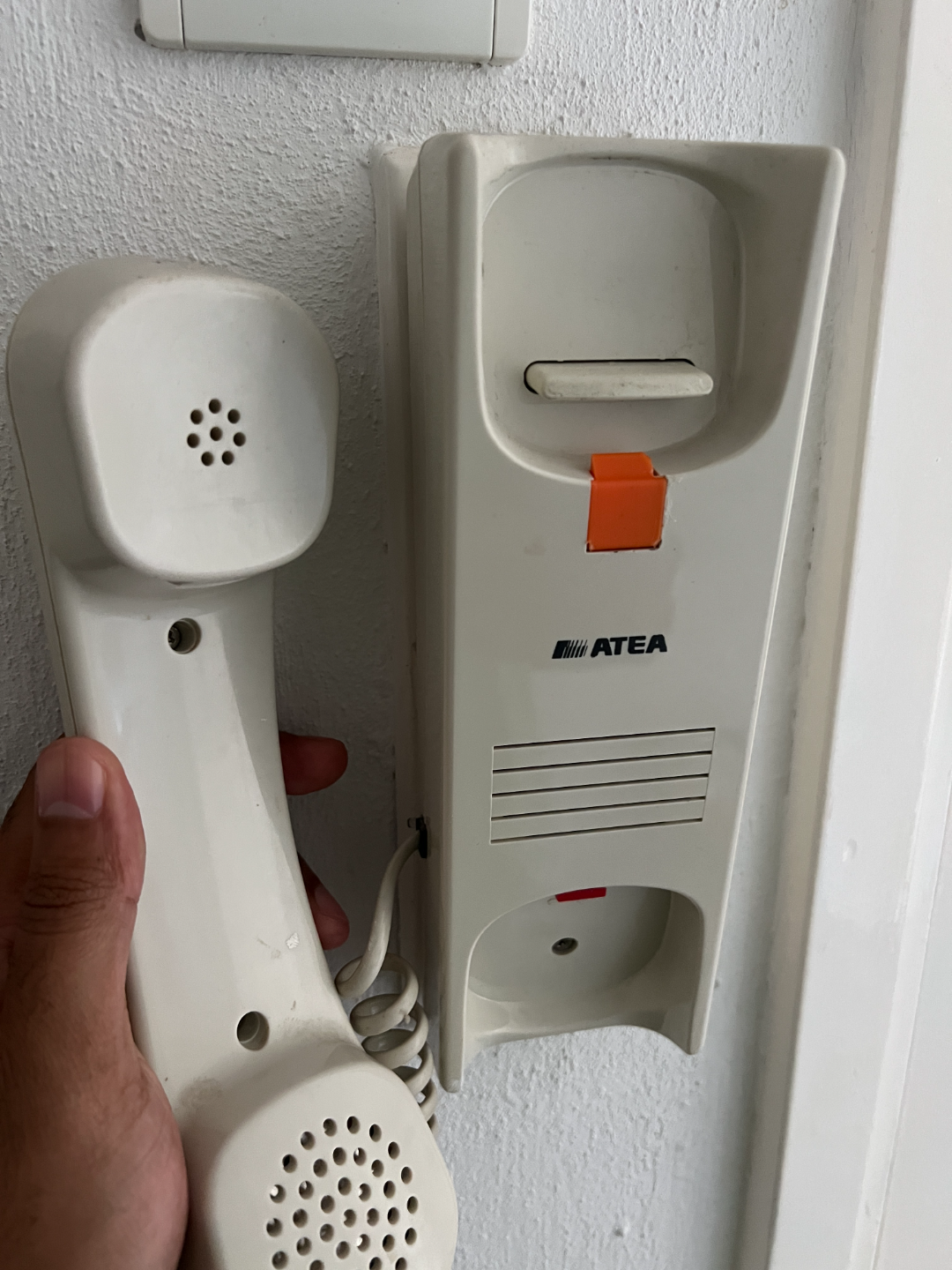 Phone horn wall keeper