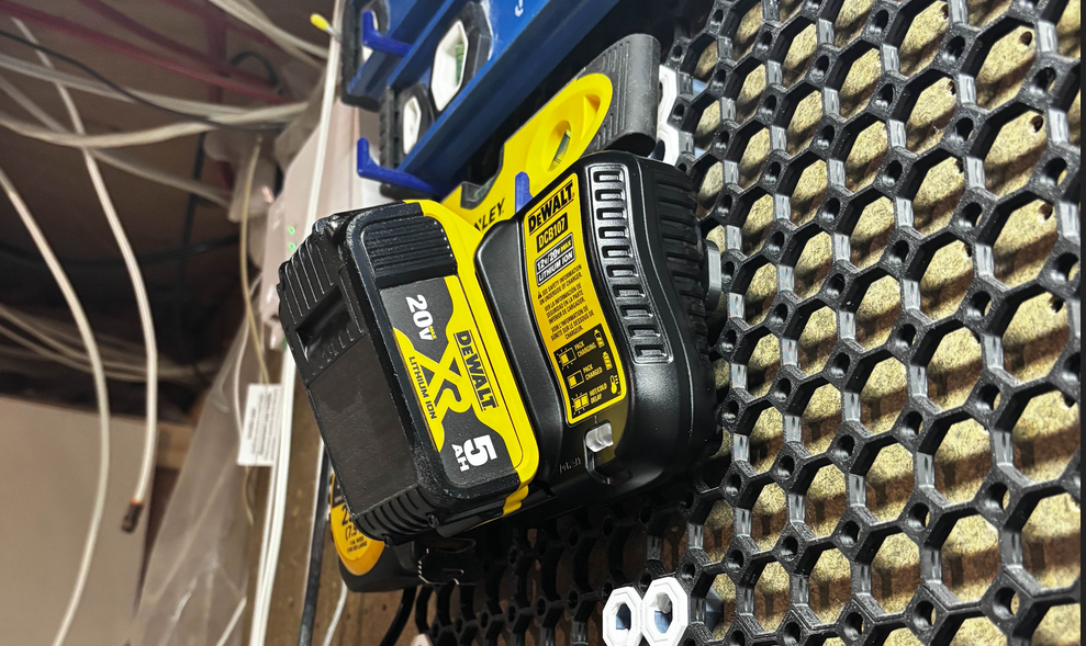 Dewalt DCB107 Multiboard Mount