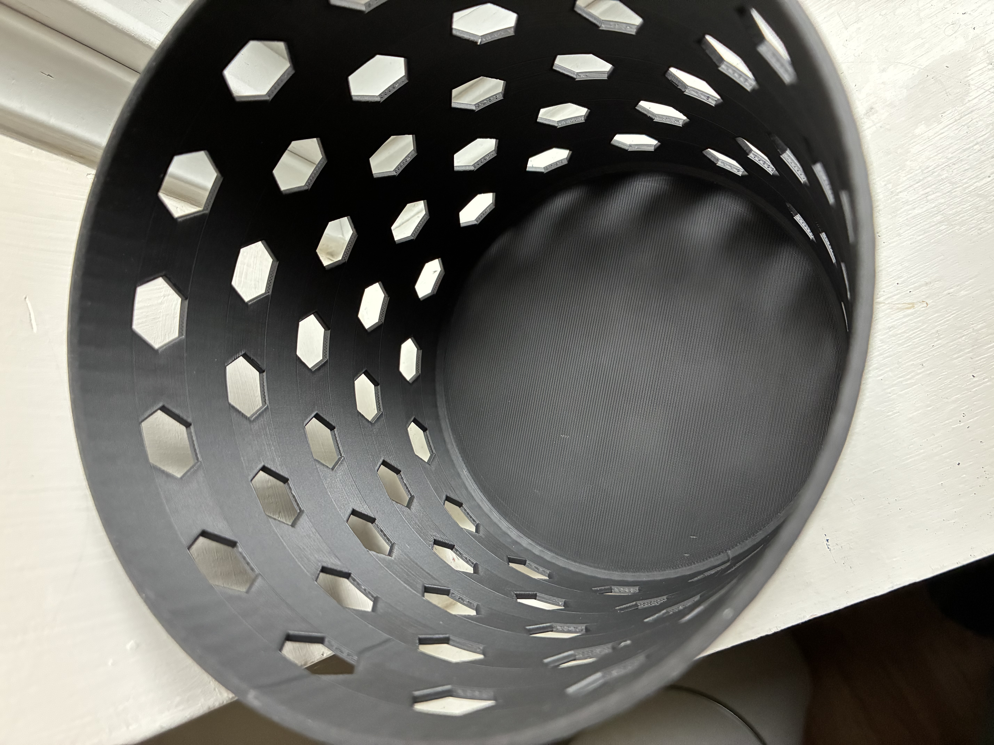 Kitchen utensil holder basket