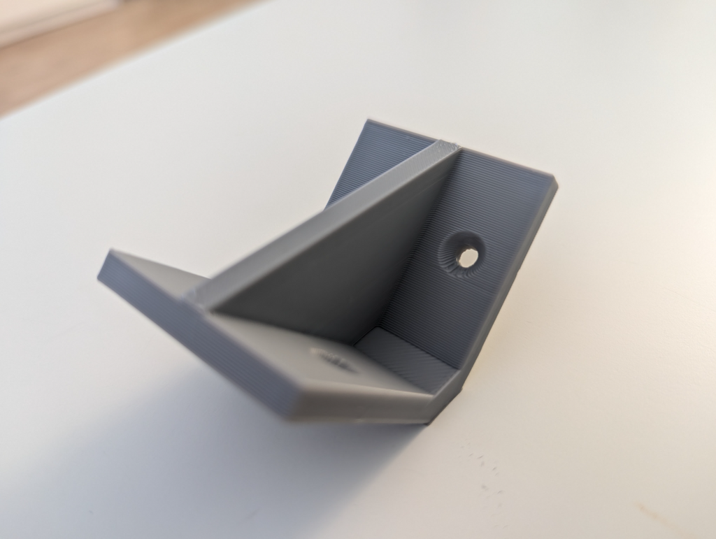 90-Degree Bracket with Reinforcing Rib 40mm M4