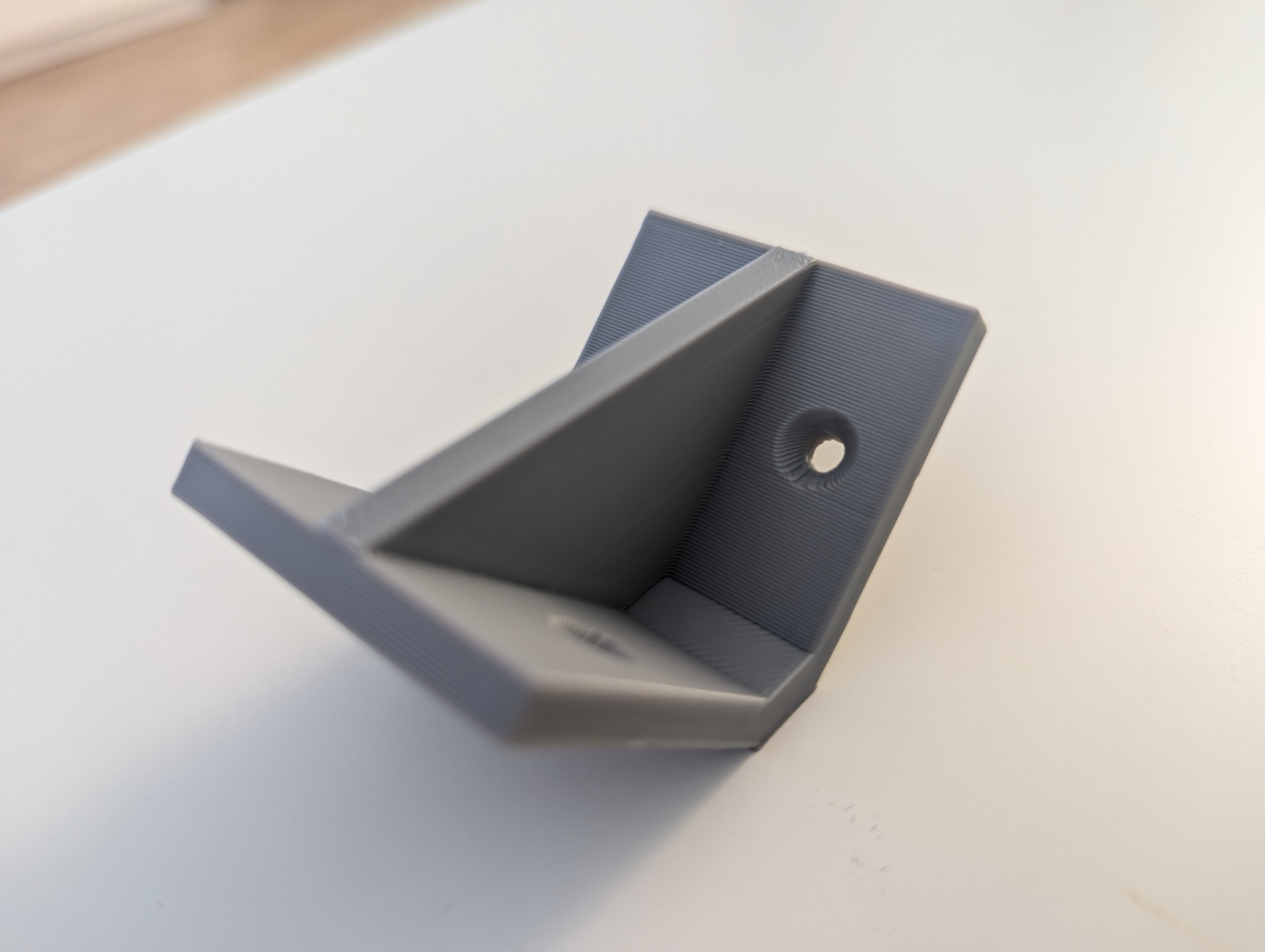 90-Degree Bracket with Reinforcing Rib 40mm M4