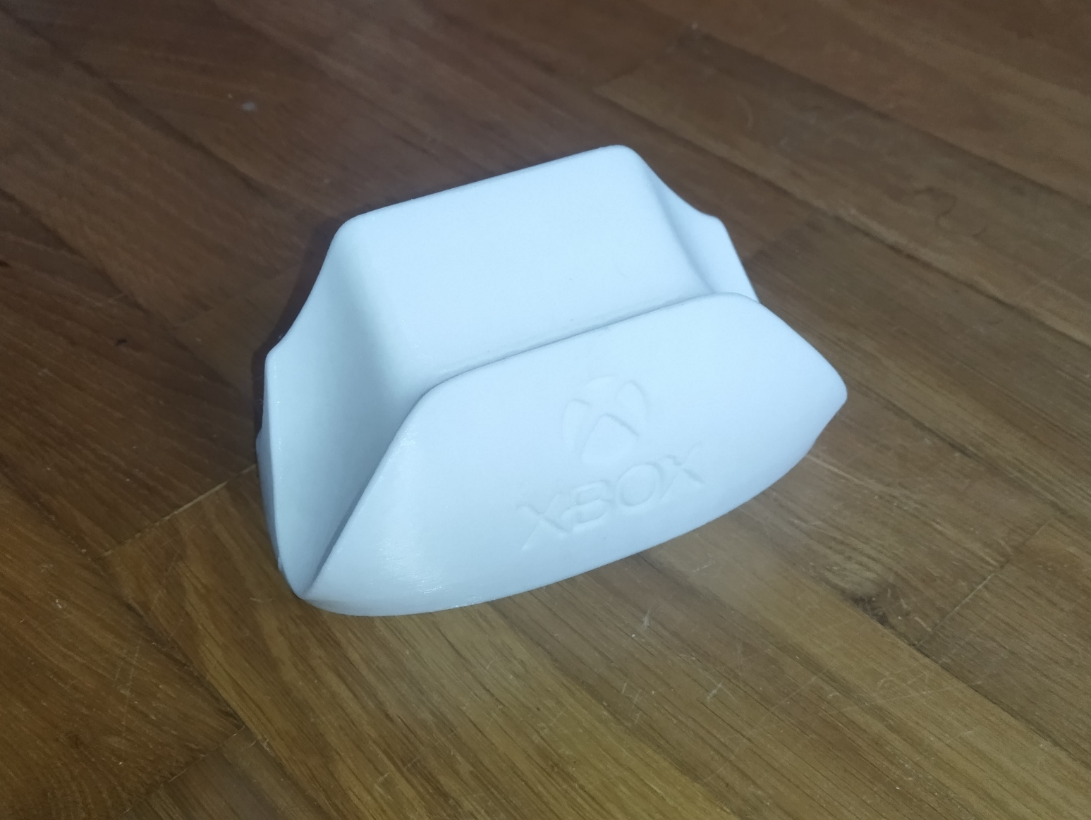 Minimalistic Xbox Controller Stand with Logo