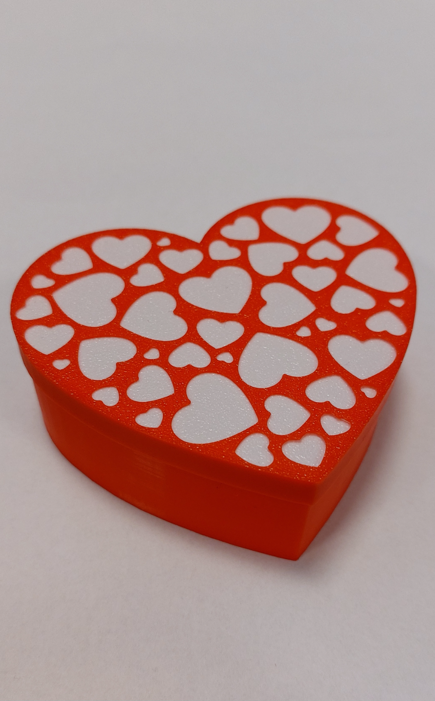 Heart-shaped gift box with lid