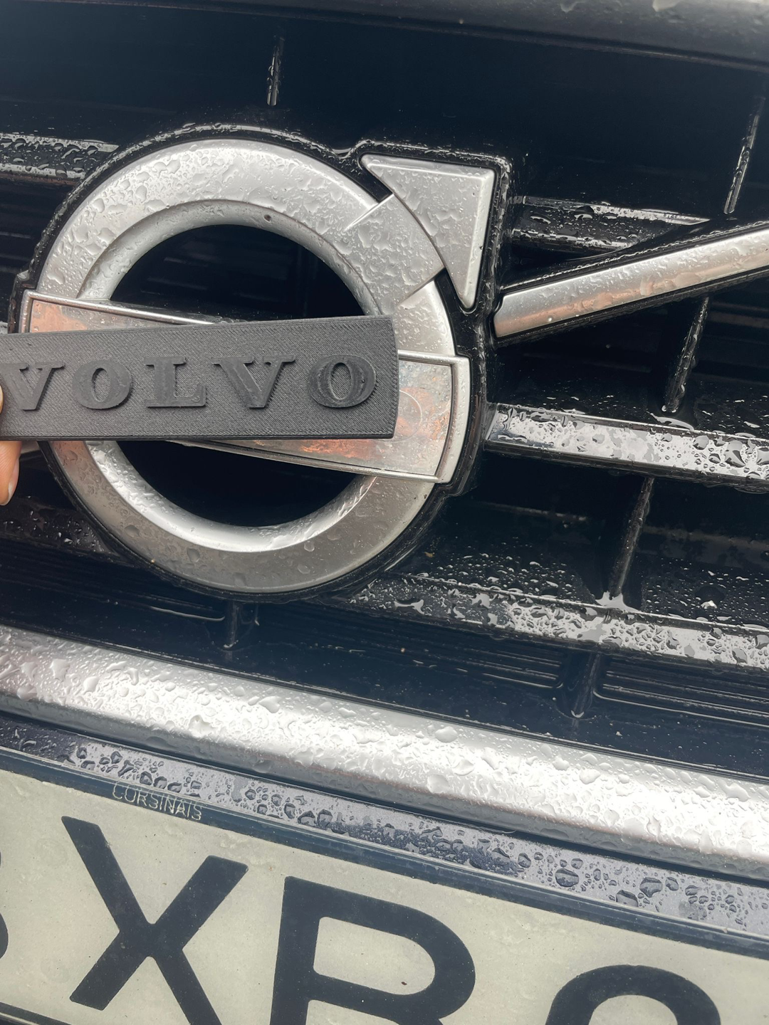 volvo v40 front badge logo