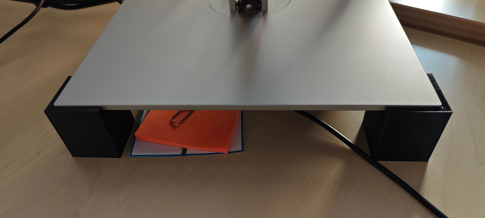 Simple monitor stand/riser/lifter