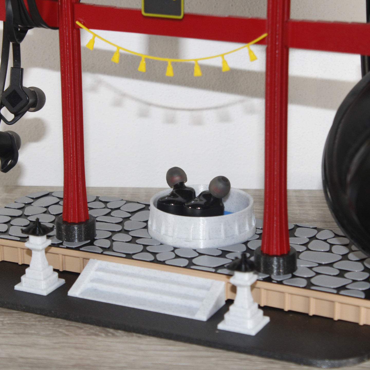Headphones / earphones holder - Torii gate