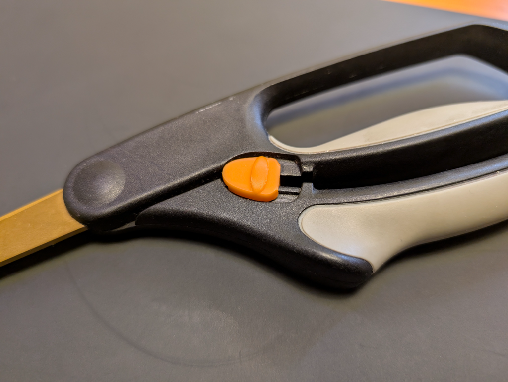 Fiskars Softouch Lock