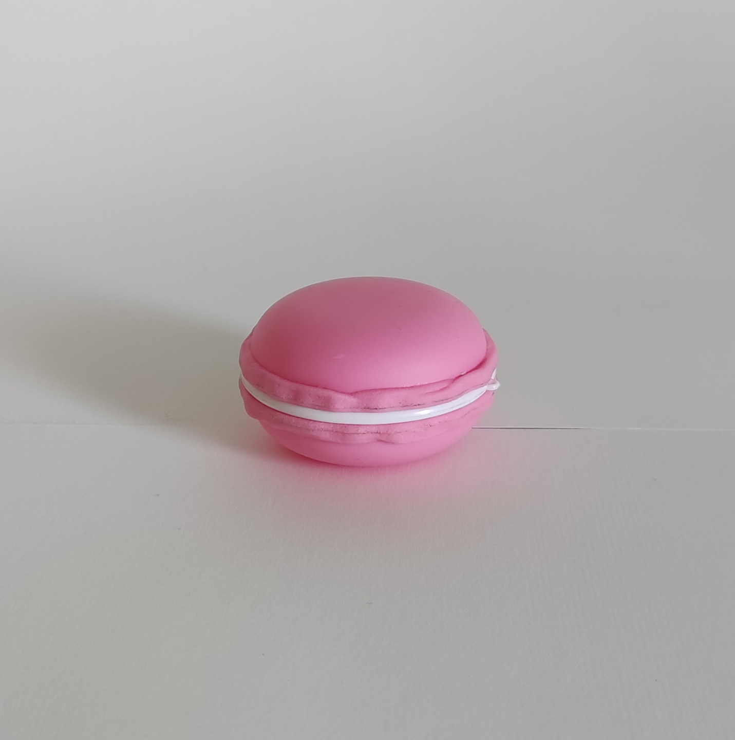 macarons, cream container