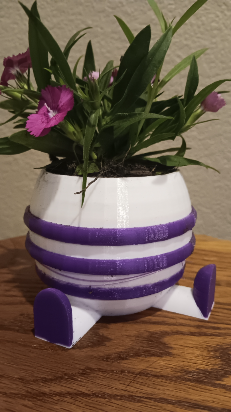 Cute sitting pot.
