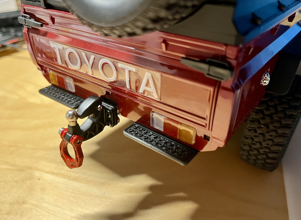 MN82 running boards with common trailer hitch slot