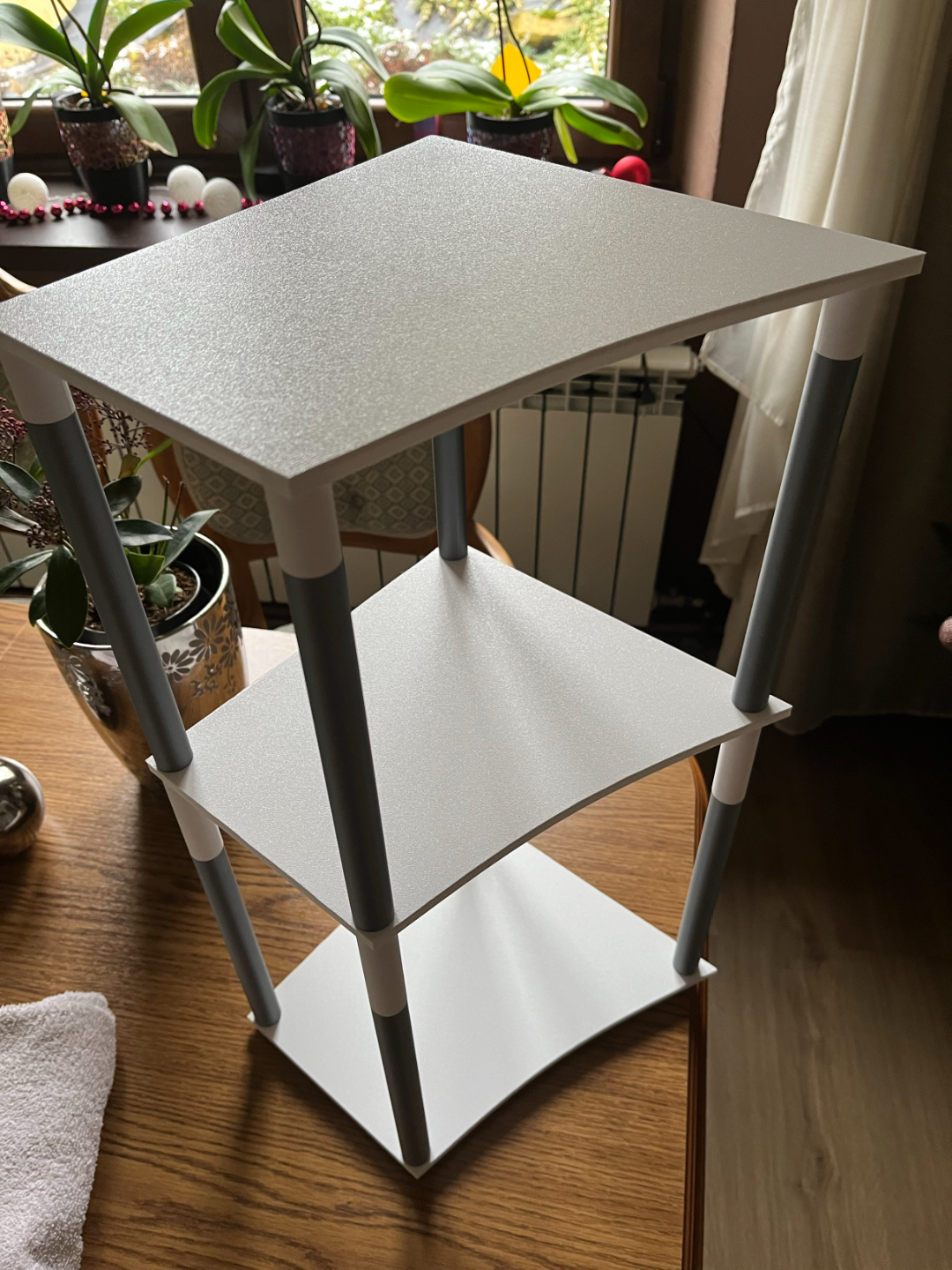 Simple shelf with arch cut