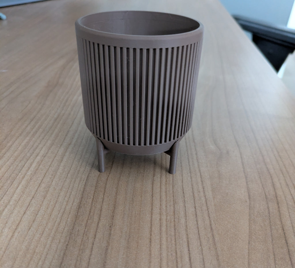 Modern planter pot + optional self watering.