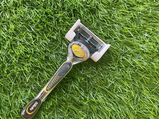 Gillette holder