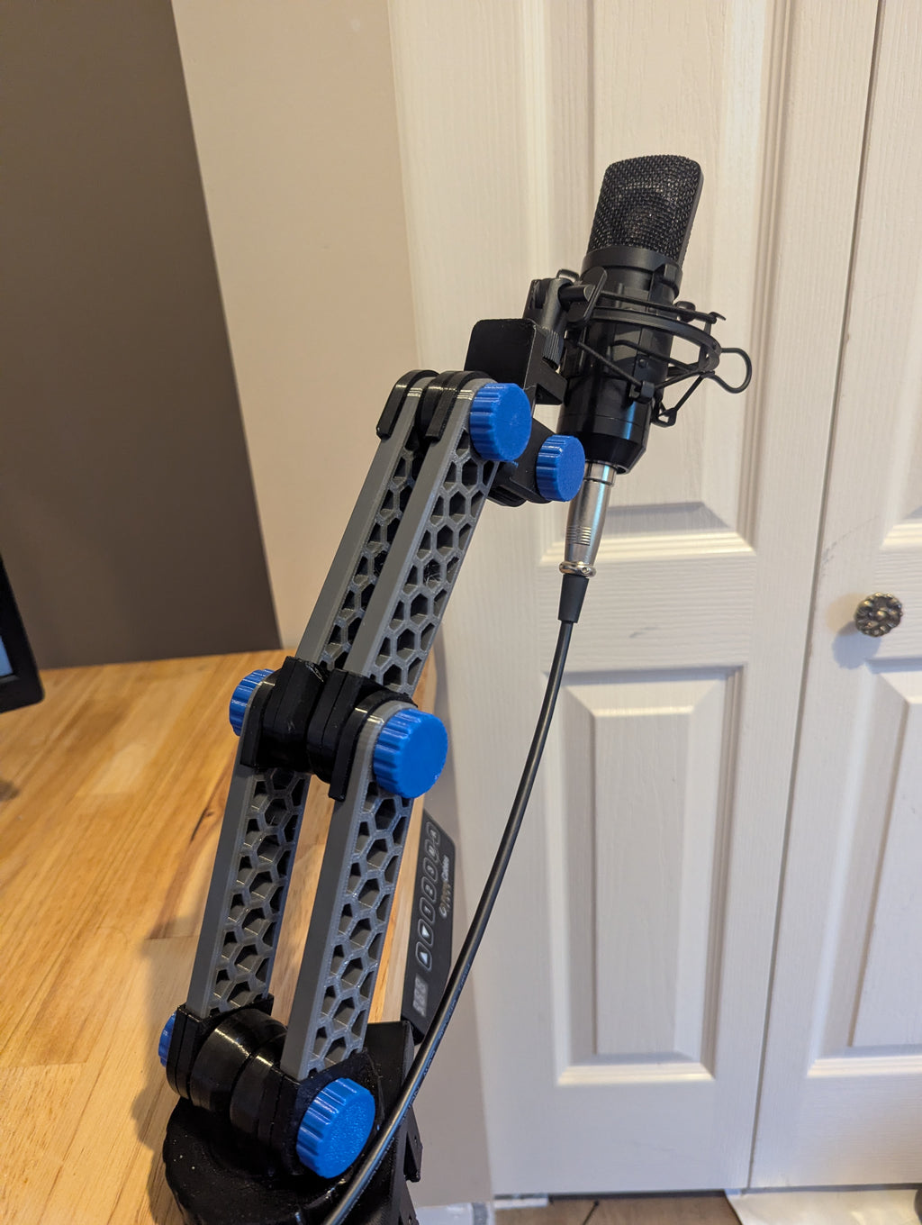 Microphone holder for Customizable Mechanical Arm