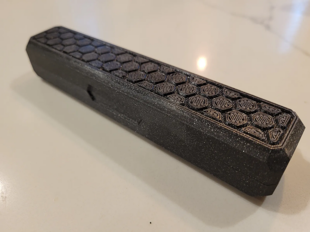 Magnetic hinged dice box