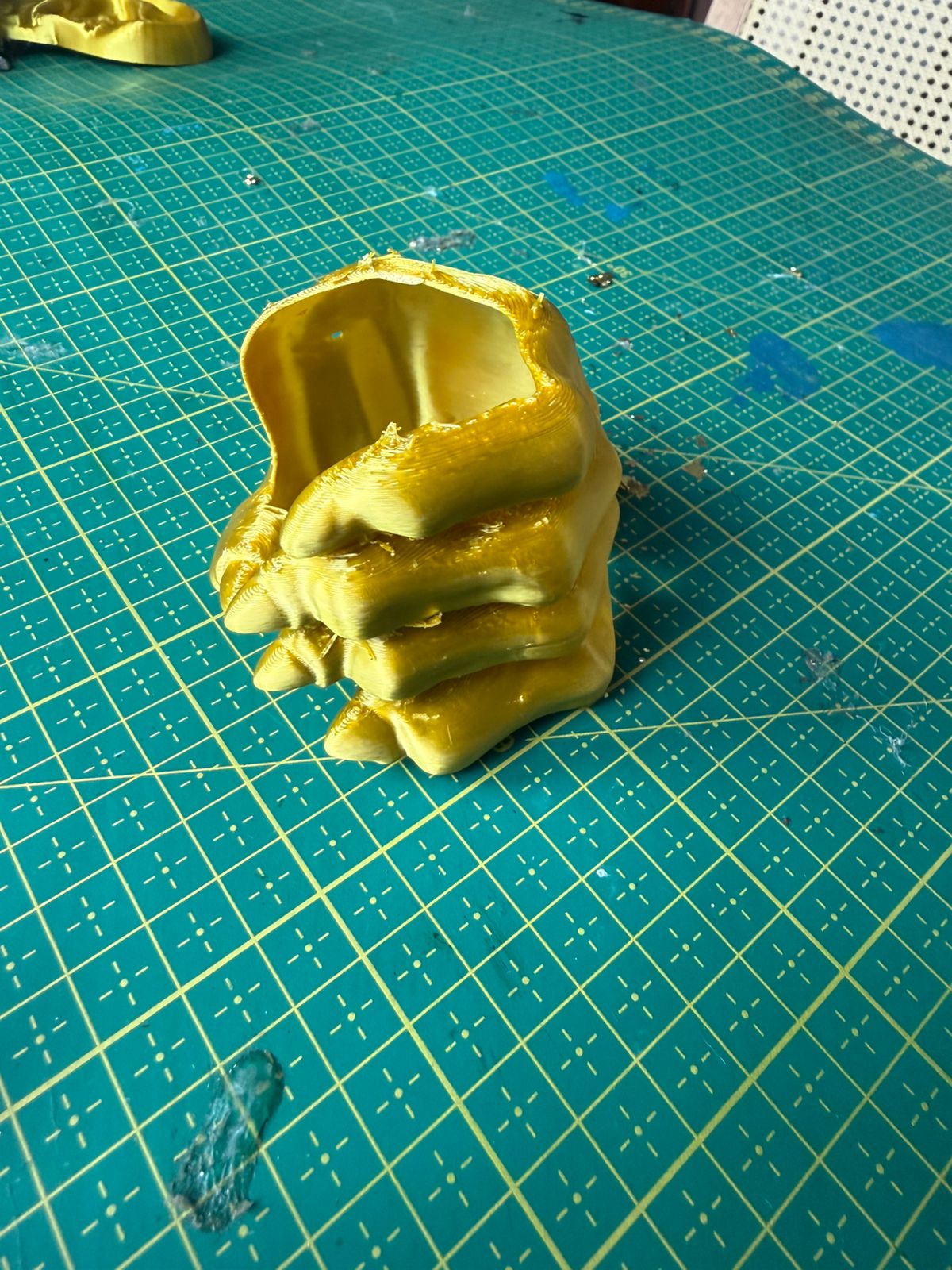 GOLDEN GRIP BRACELET - 3D PRINTED FASHION JEWELRY