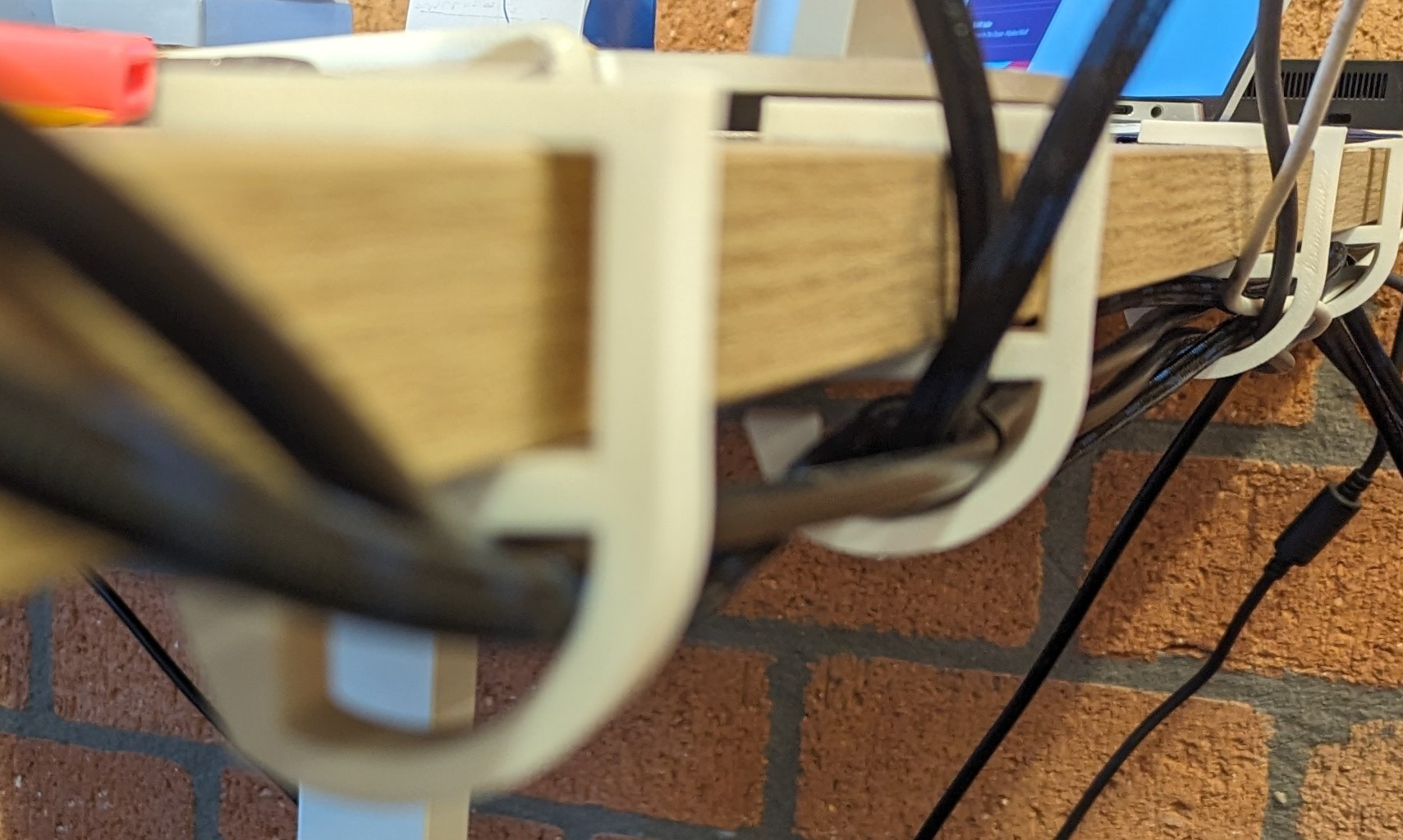 Screw Free Desk Clip for Cable Management
