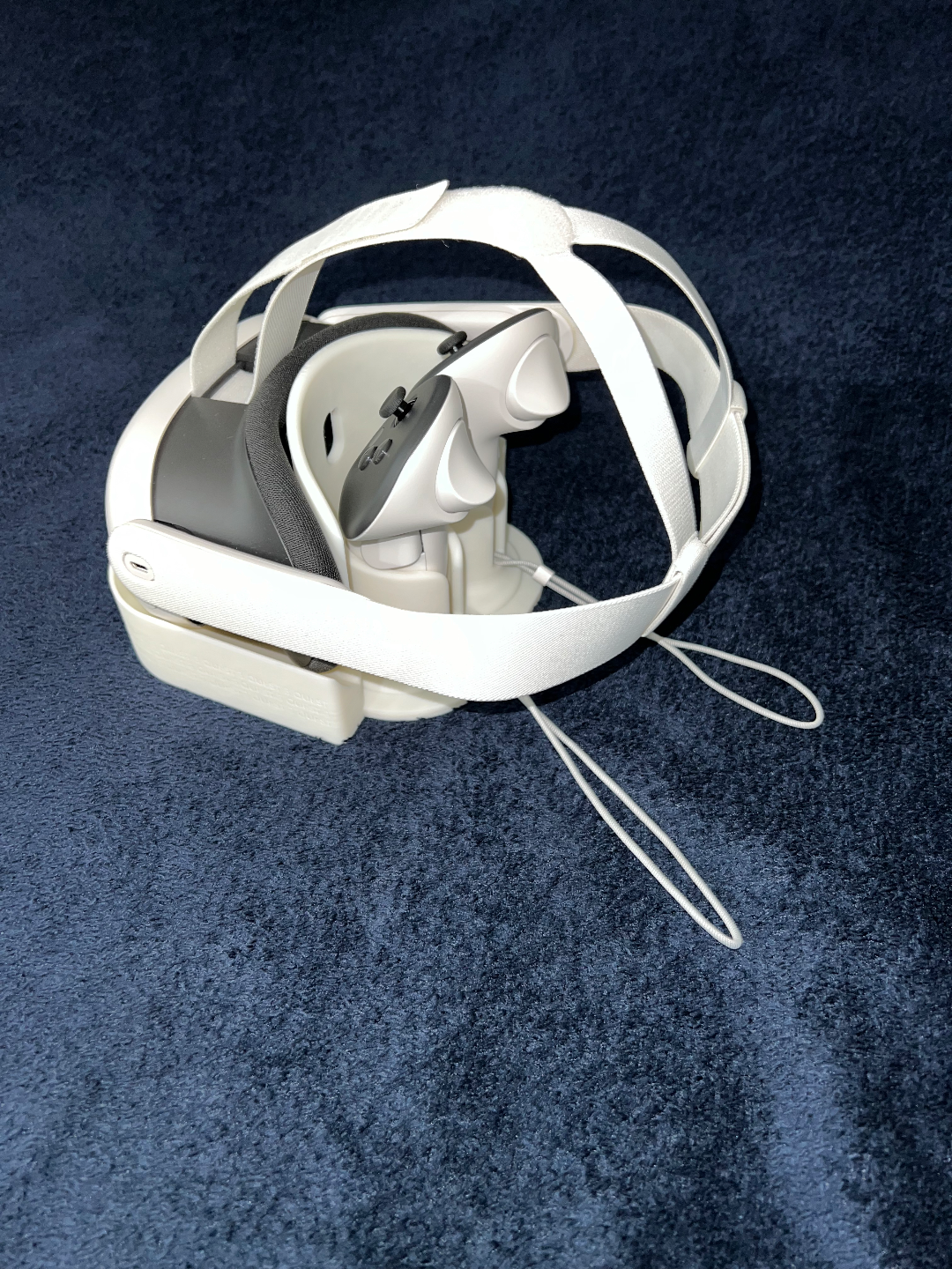 Meta Quest 3 privacy and controller stand remix