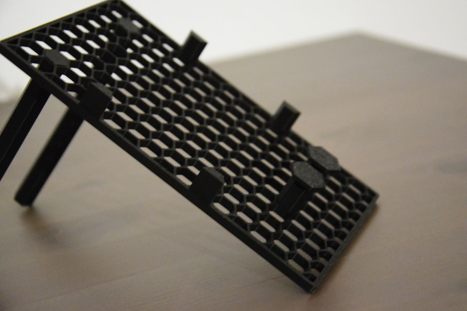 Phone stand adjustable